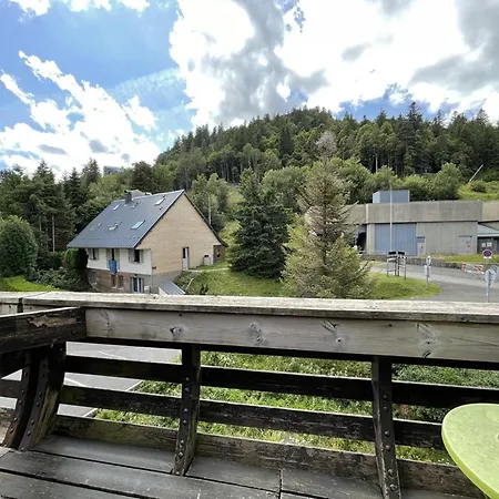 4 Pers. Avec Balcon Et Casier A Skis, Au Pied Des Pistes - Fr-1-787-45 * Laveissière